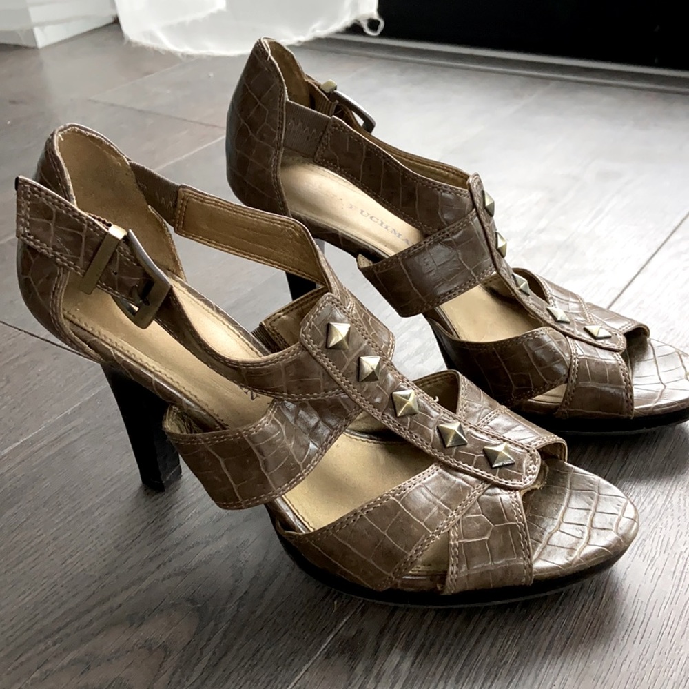 Dana Buchman Heel Sandals Size 8